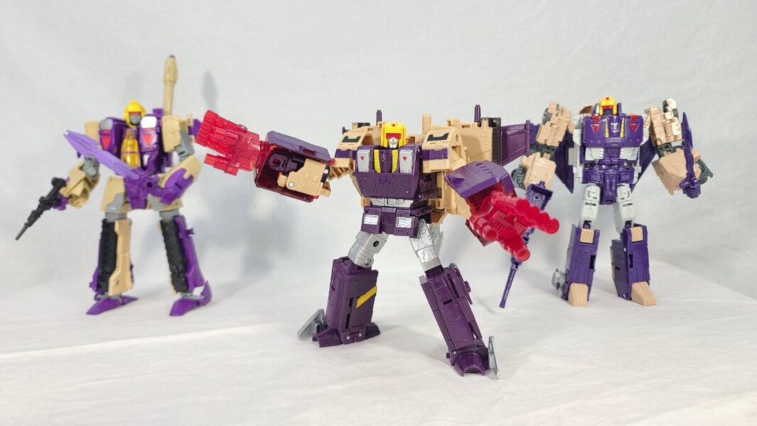 TF Collector Legacy Blitzwing Review  (13 of 14)